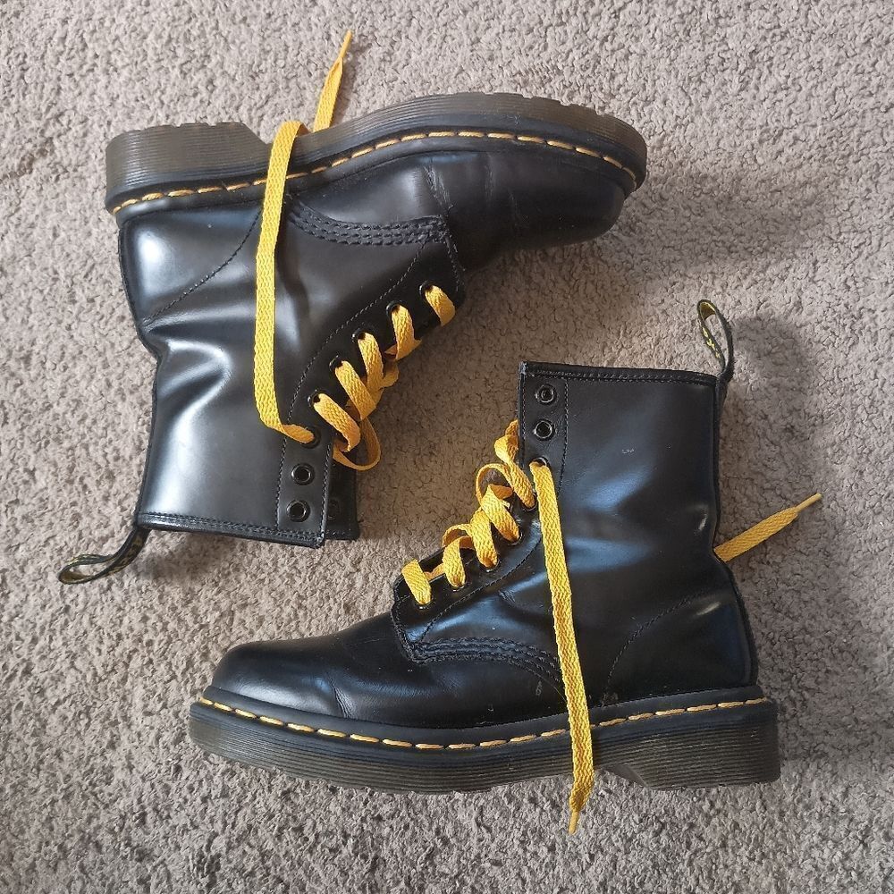 Dr. Martens 1460w Womens Boots Black Smooth Leather Yellow Shoelaces Size 5